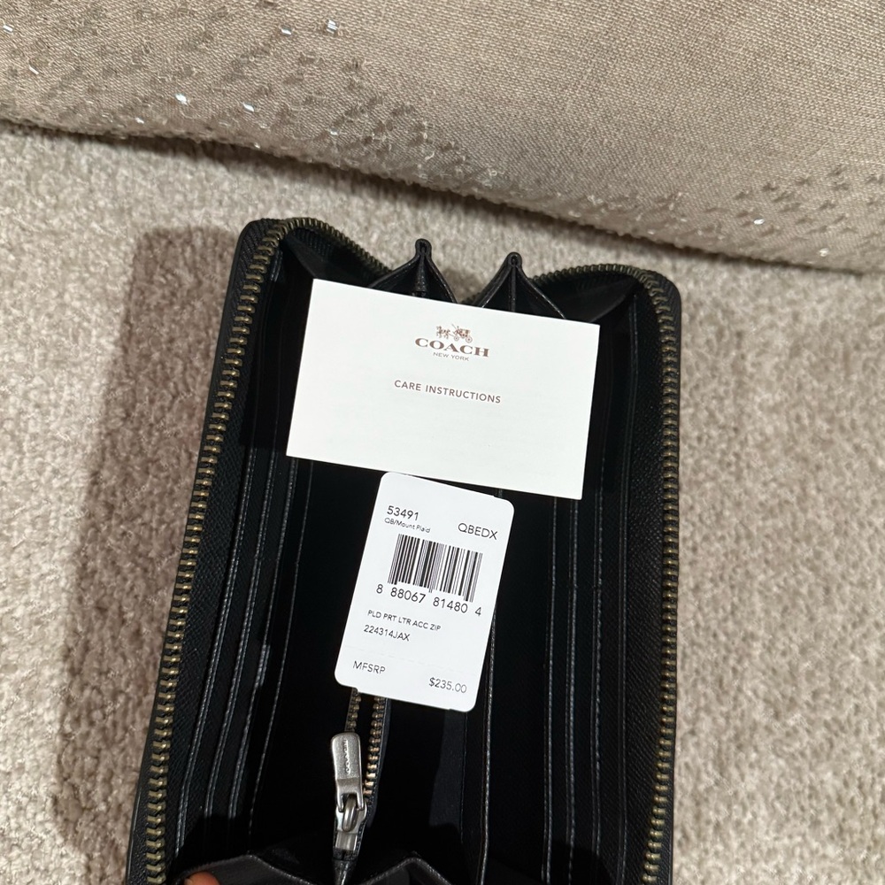 Brand new Coach wallet - Picture 13 of 13